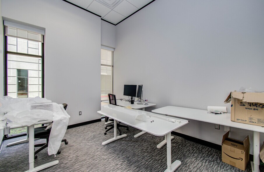 More Photos Of 9330 Kirby Dr, Houston Research And Development For Lease