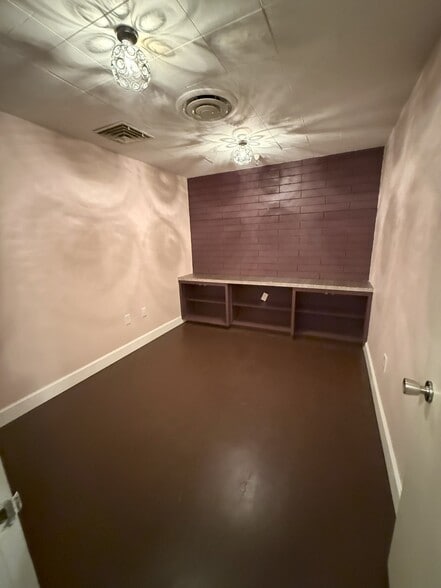 More Photos Of 225 6th St, Marysville Storefront For Sale