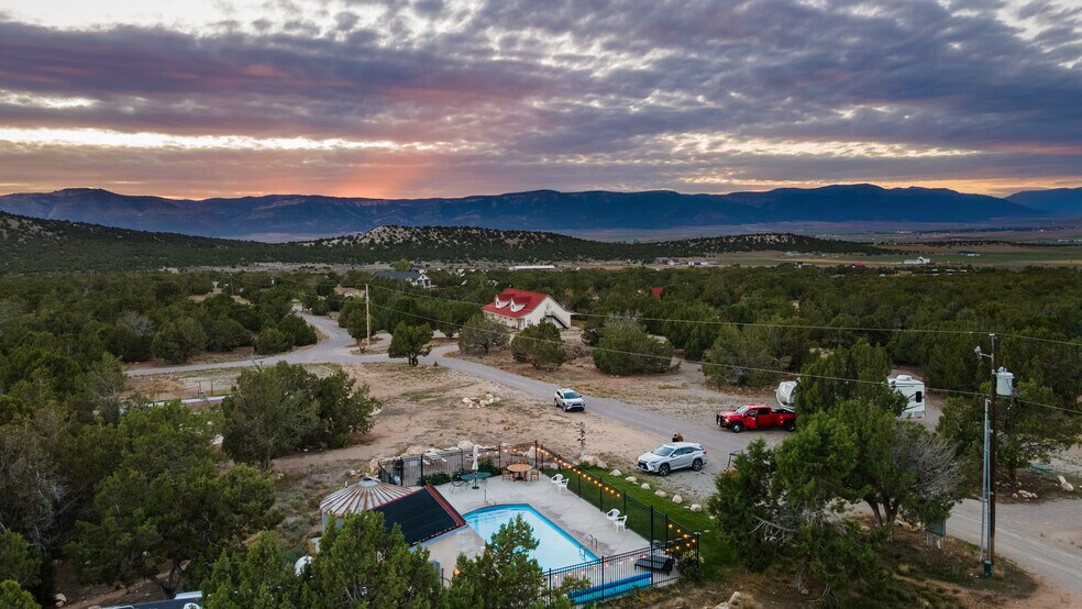 More Photos Of 11550 Pigeon Hollow Rd, Spring City Hotel For Sale