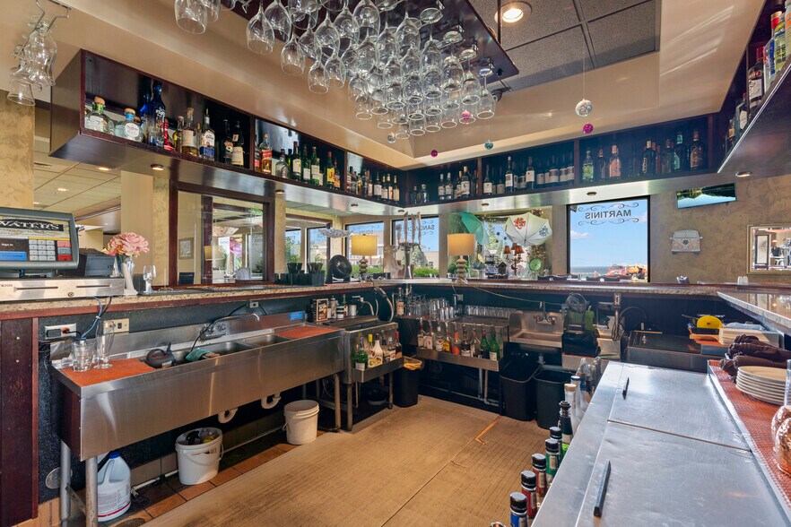 More Photos Of 824 Paul Bunyan, Bemidji Restaurant For Sale