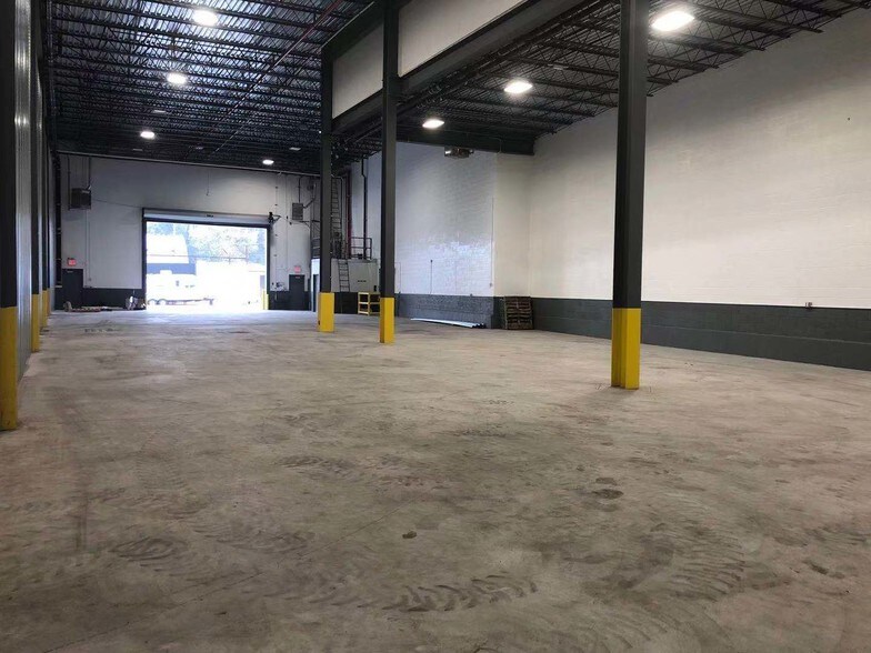 More Photos Of 56-11 Arnold Ave, Maspeth Distribution For Lease
