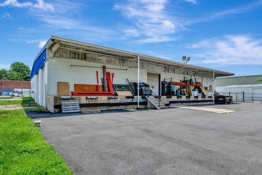 More Photos Of 22 Germay Dr, Wilmington Manufacturing For Lease