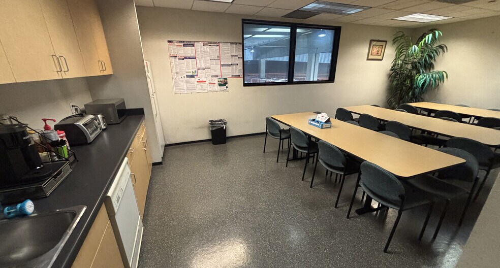 More Photos Of 2035 E 51st St, Los Angeles Manufacturing For Sale