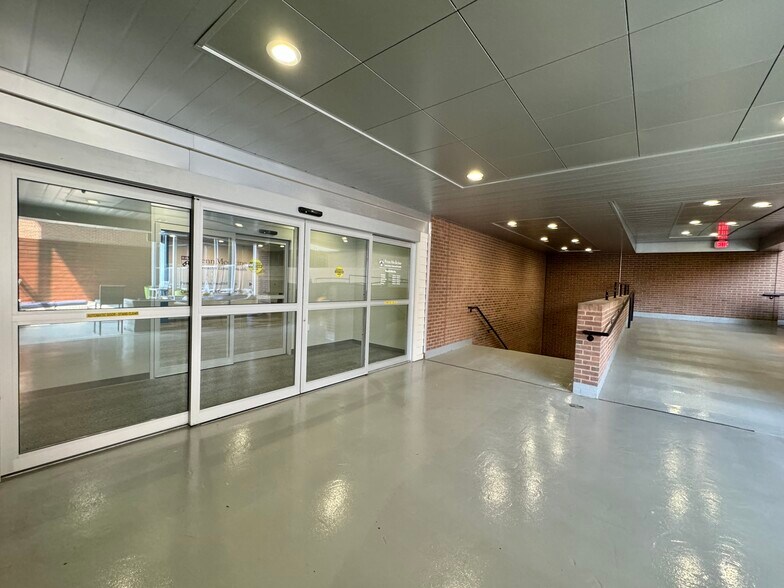 More Photos Of 100 N Queen St, Lancaster Office For Sale