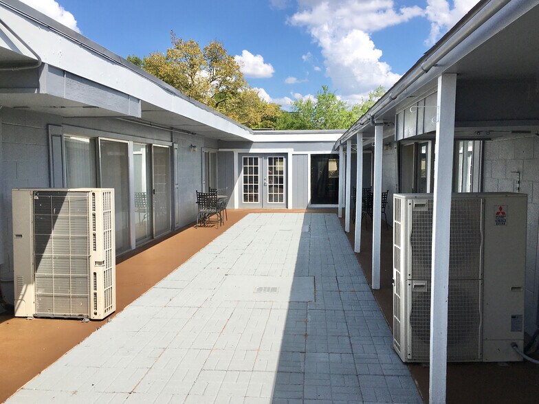 1001 N Armstrong Ave, Denison, TX 75020 Assisted Living For Sale