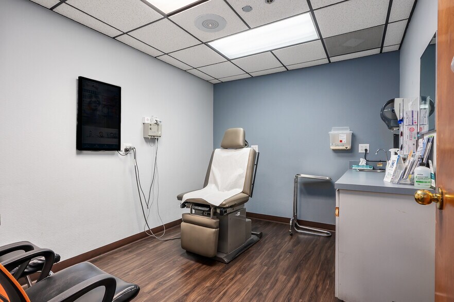 More Photos Of 630 S Rancho Dr, Las Vegas Medical For Lease
