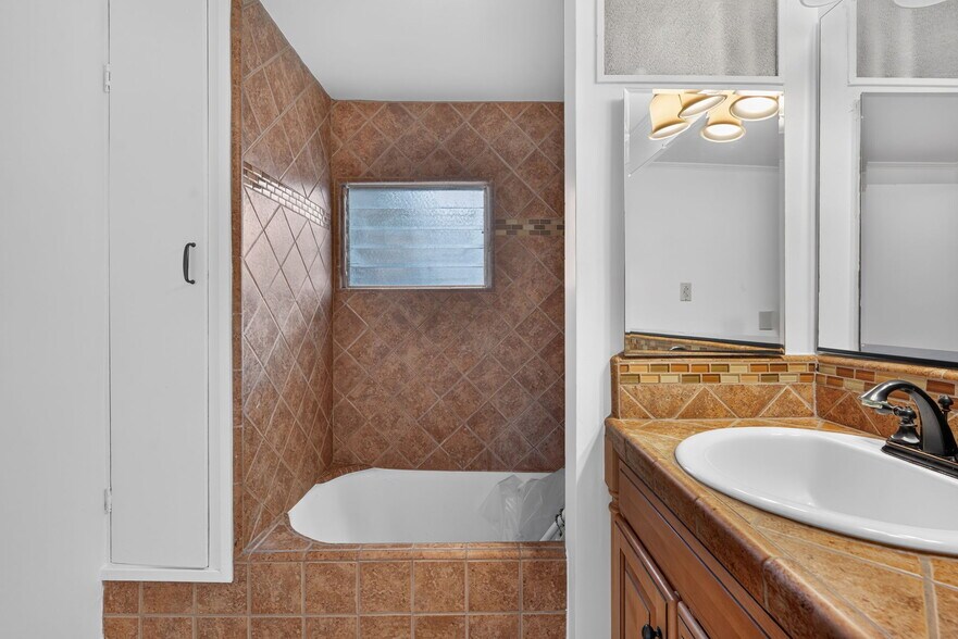 More Photos Of 119 S Adams St, Glendale Multifamily For Sale