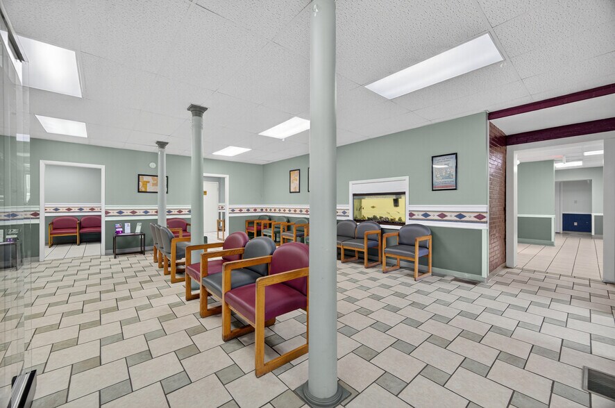 More Photos Of 207 Elk Ave S, Fayetteville Office For Sale