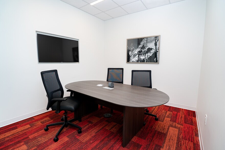 More Photos Of 600 W 6th St, Fort Worth Coworking Space