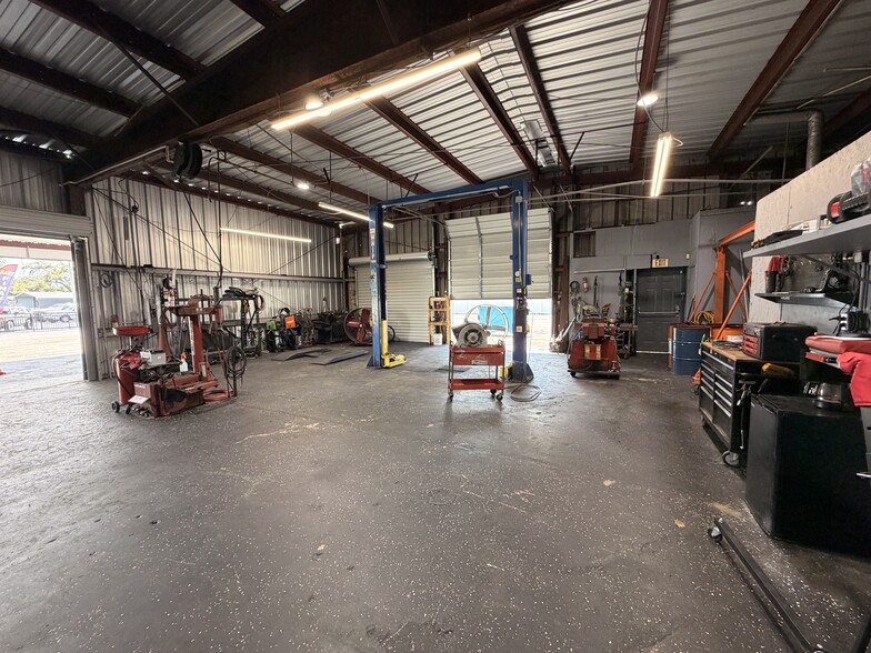 More Photos Of 5100 34th St N, Saint Petersburg Auto Repair For Sale