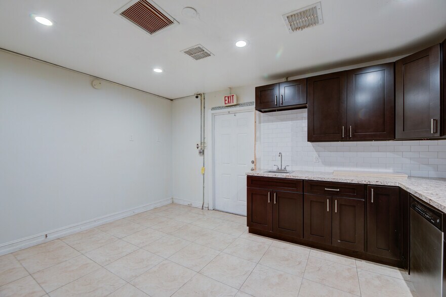 More Photos Of 359 10th St, West Palm Beach Storefront Retail Office For Sale