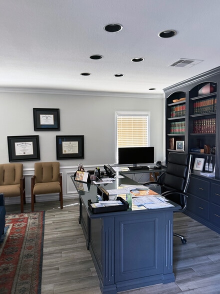 More Photos Of 810 E Charleston Blvd, Las Vegas Office For Sale