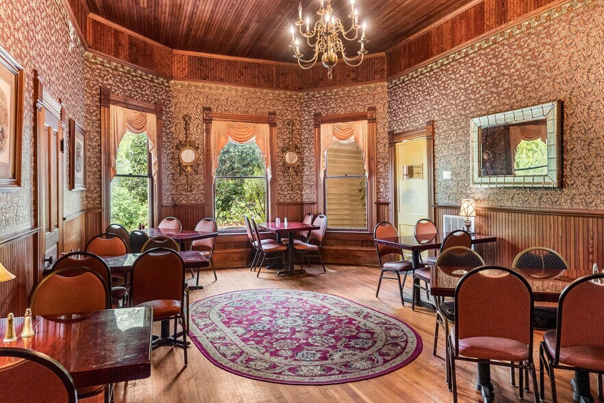 More Photos Of 323 N Main St, Swainsboro Restaurant For Sale