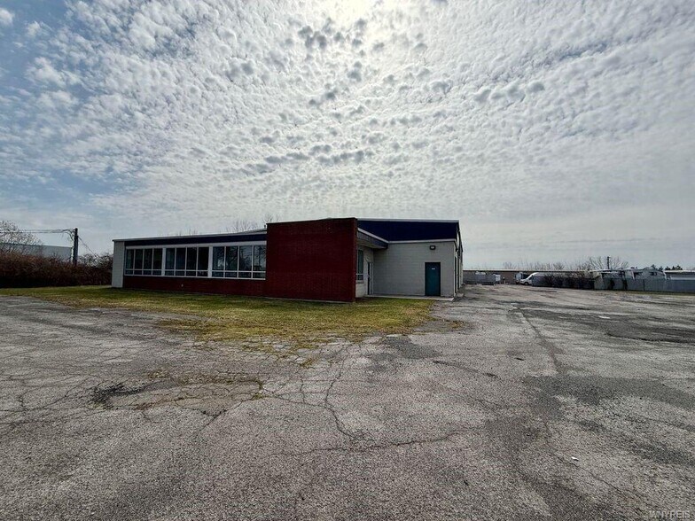 More Photos Of 8555 Packard Rd, Niagara Falls Warehouse For Lease