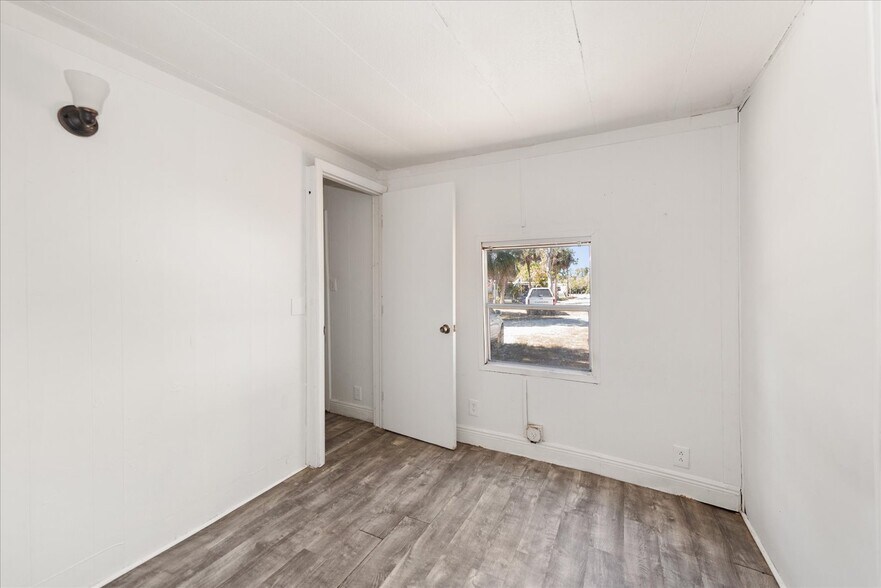 More Photos Of 380 San Jose St, North Fort Myers Manufactured Housing Mobile Home Park For Sale