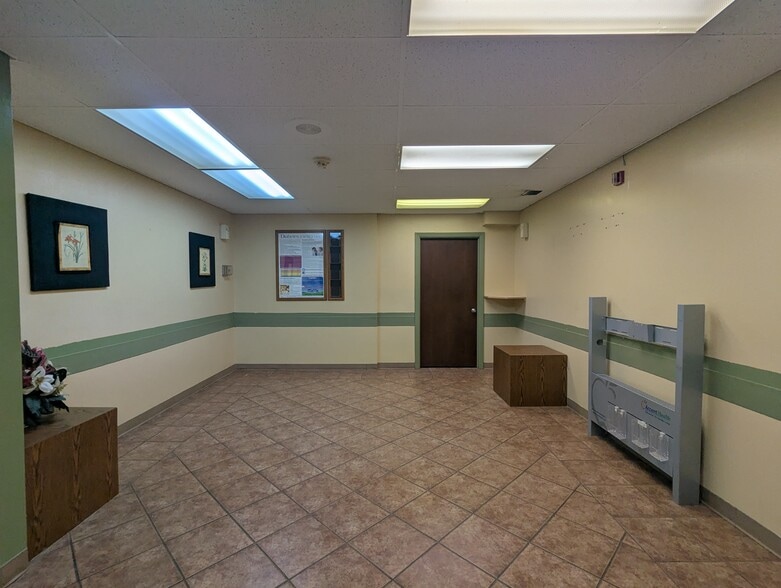 More Photos Of 715 Orleans St, Beaumont Office For Sale
