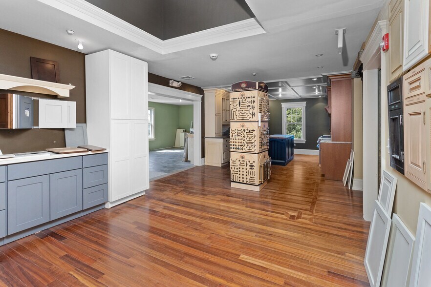 More Photos Of 466 Church St, Hamilton Office For Sale