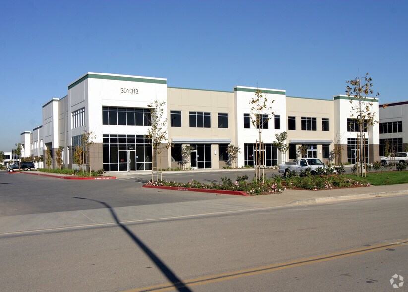 More Photos Of 301-313 Piercy Rd, San Jose Flex For Lease