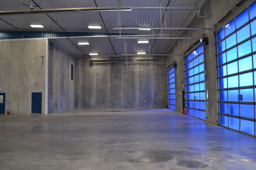 More Photos Of 70 Queens Dr, Red Deer County Service For Sale