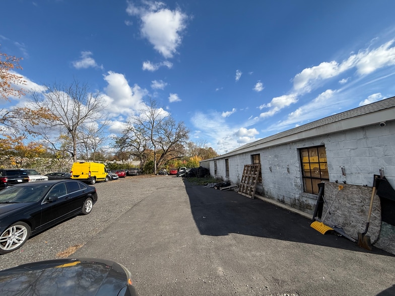 More Photos Of 9 Wilson Dr, New Castle Auto Repair For Lease
