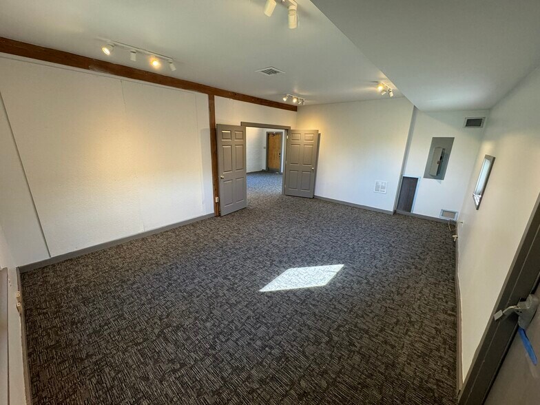 More Photos Of 91 Harvey St, Cambridge Office Residential For Lease