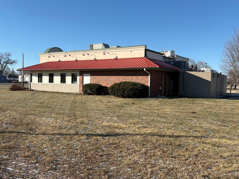 More Photos Of 1604 F St, Schuyler Storefront For Sale