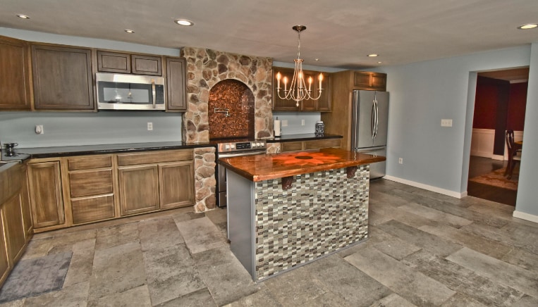 More Photos Of 2735 PA-390, Canadensis Hospitality For Sale