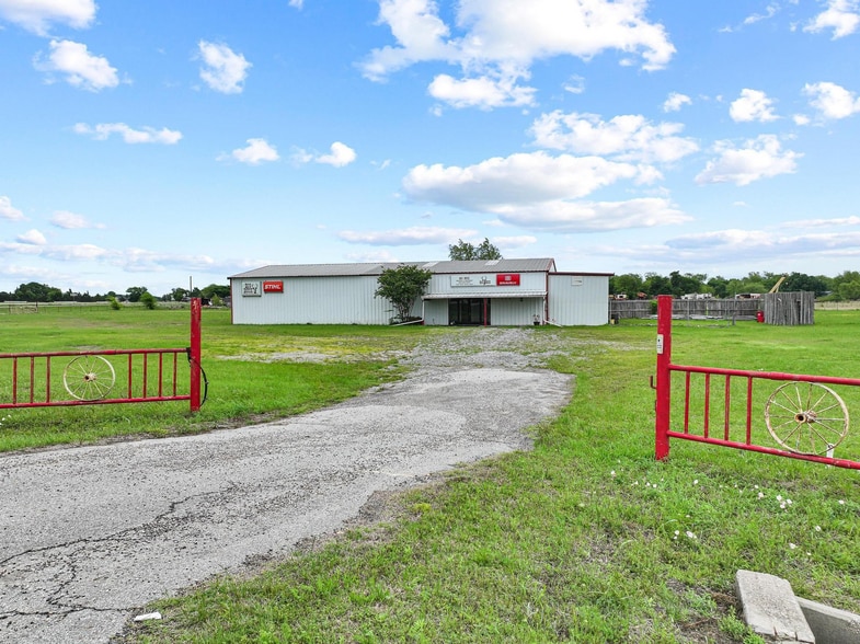 More Photos Of 3301 S State Highway 121, Bonham Showroom For Sale
