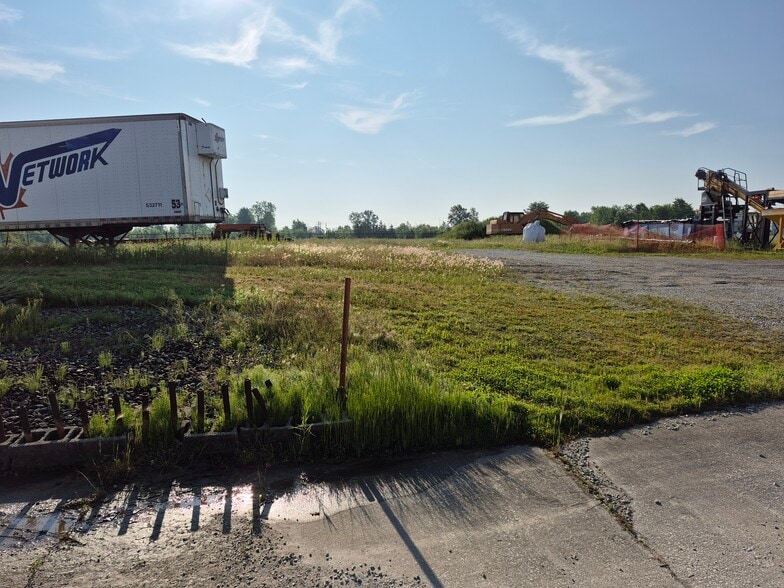 More Photos Of 280 Centre St, Petrolia Manufacturing For Lease