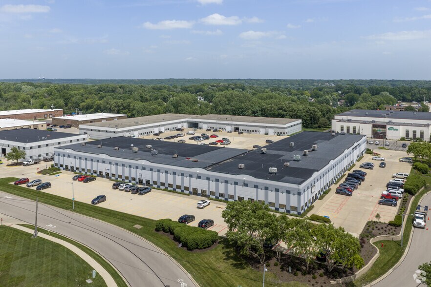 More Photos Of 720 N 17th St, St Charles Flex For Lease