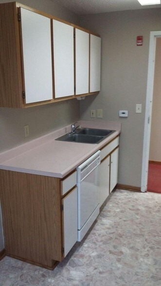 More Photos Of 1520 Knox St, Lincoln Office For Sale