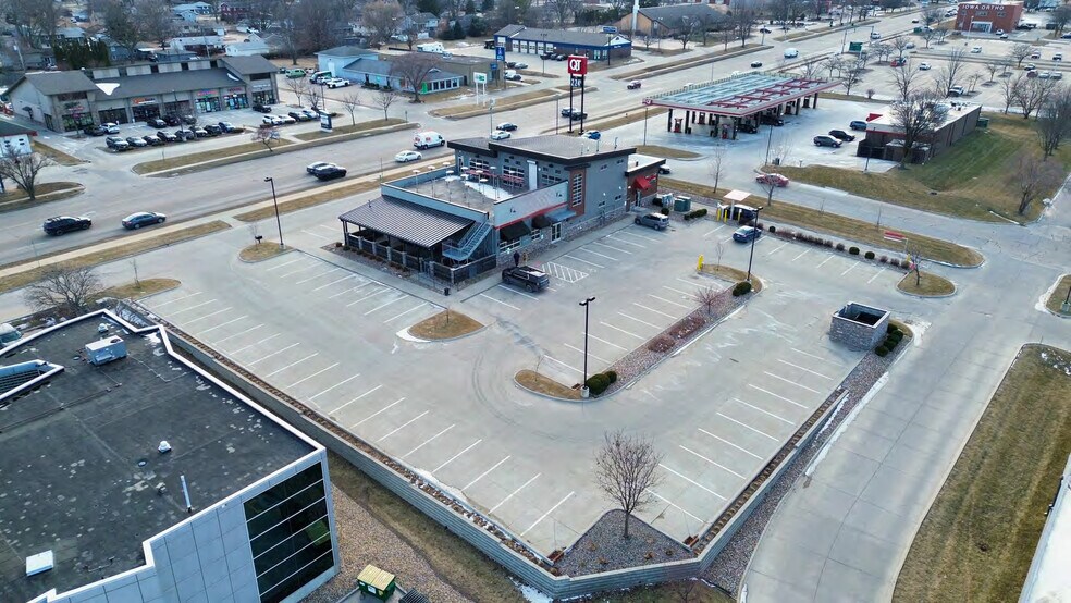 More Photos Of 801 E 1st St, Ankeny Auto Repair For Sale