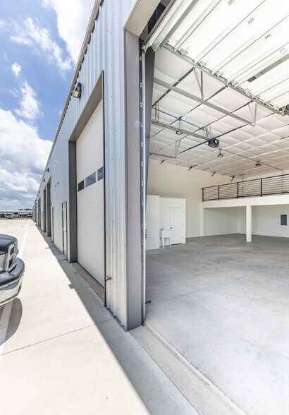 More Photos Of 11089 N US Highway 301, Oxford Light Manufacturing For Lease
