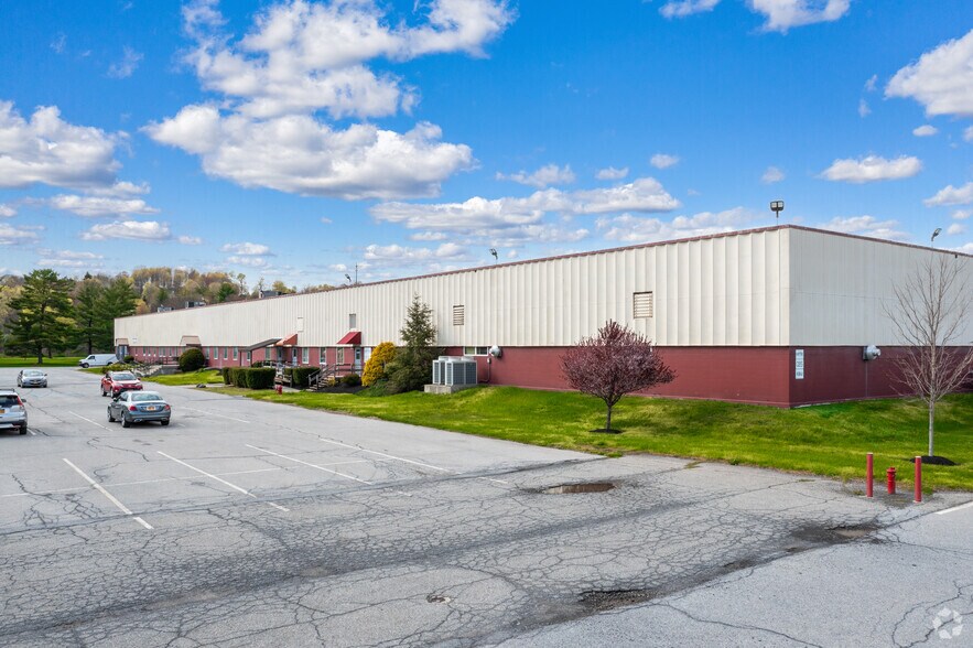 More Photos Of 900 Dutchess Tpke, Poughkeepsie Warehouse For Lease