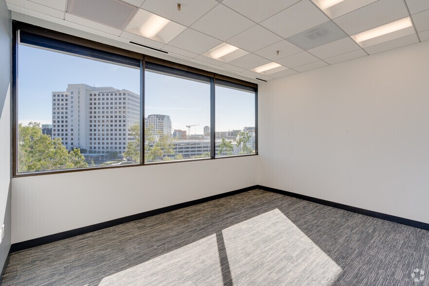 More Photos Of 700 N Central Ave, Glendale Office For Sale