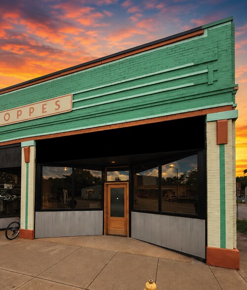 More Photos Of 430-436 W Commercial St, Springfield Storefront For Lease