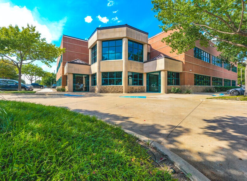 More Photos Of 4701 Old Shepard Pl, Plano Medical For Lease
