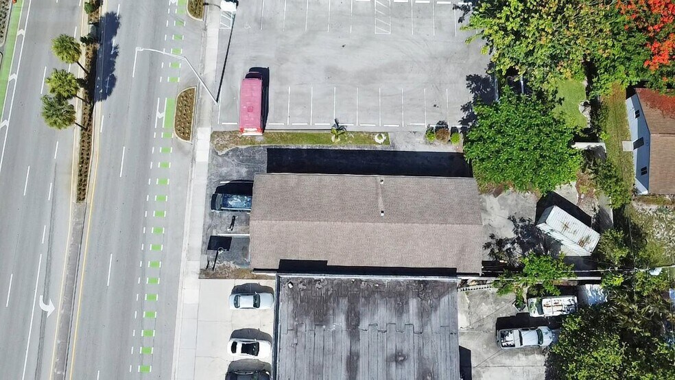 More Photos Of 200 W Prospect Rd, Oakland Park Freestanding For Sale