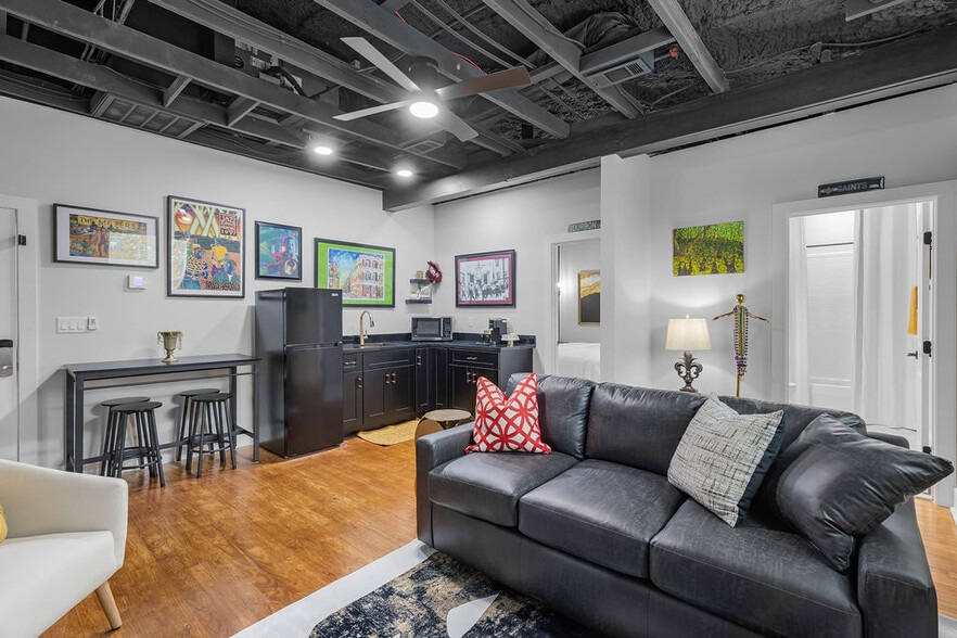 More Photos Of 156 Camellia St, Biloxi General Retail For Sale