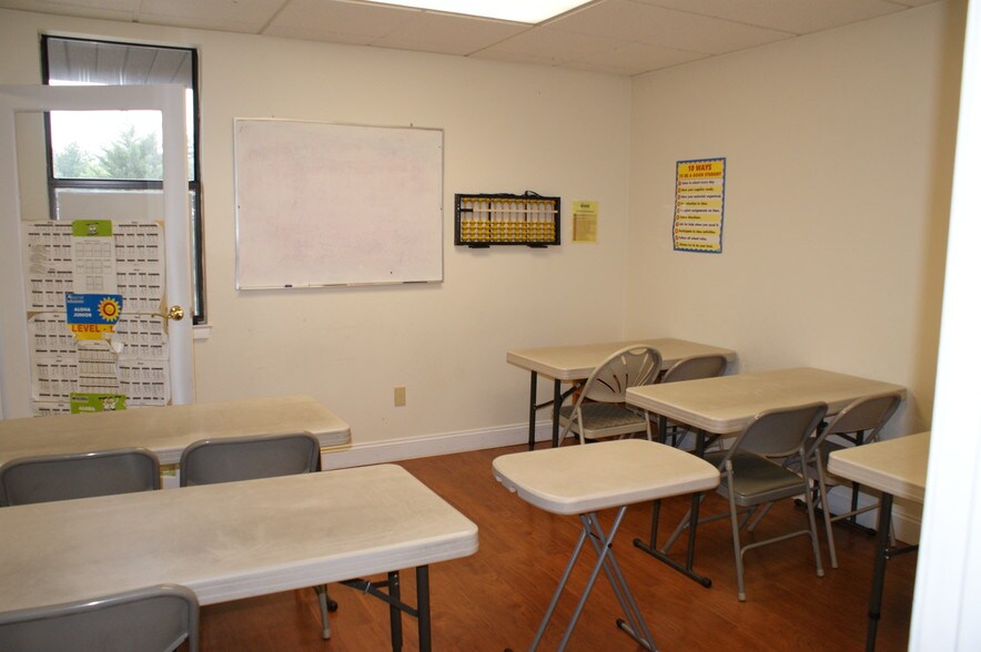 More Photos Of 51 Everett Dr, West Windsor Light Manufacturing For Lease