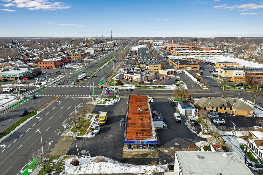 More Photos Of 2050 Sheridan Dr, Buffalo Fast Food For Lease