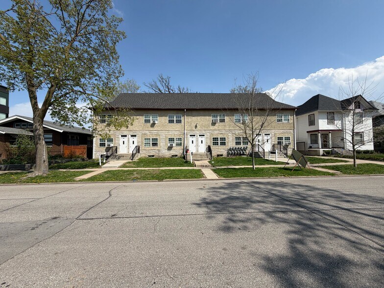 Primary Photo Of 1137 26th St, Des Moines Apartments For Sale