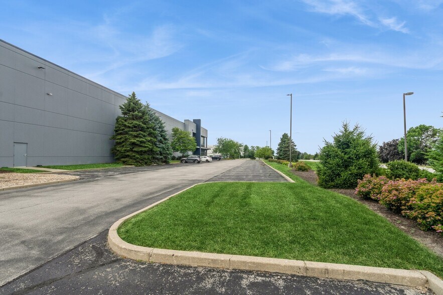 More Photos Of 2151-2155 Airwest Blvd, Plainfield Distribution For Lease