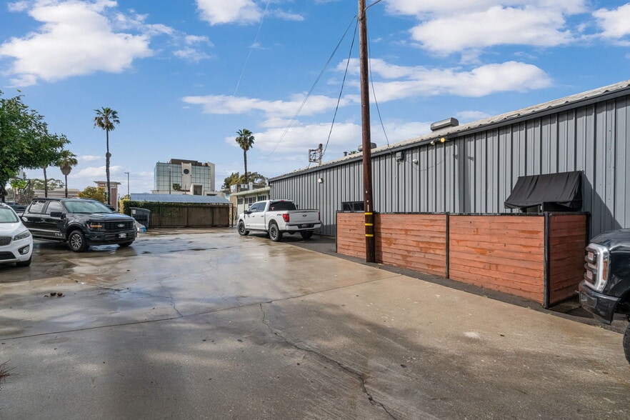 More Photos Of 2637 Saint Louis Ave, Signal Hill Warehouse For Sale