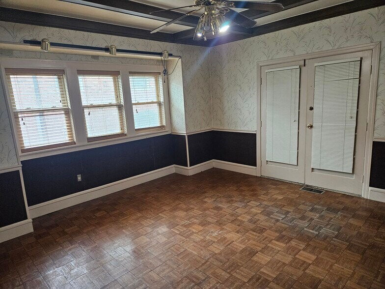 More Photos Of 6132 N College Ave, Indianapolis Office For Lease
