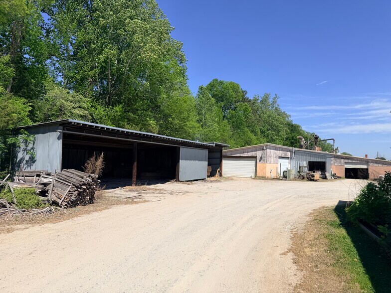 More Photos Of 2570 Needmore Rd, Woodleaf Warehouse For Sale