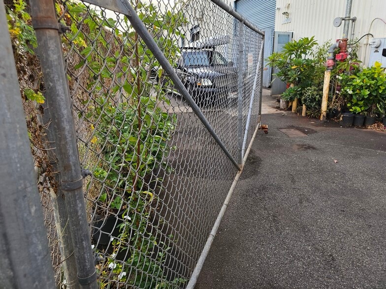 More Photos Of 96-1276-1276 Waihona St, Pearl City Warehouse For Lease