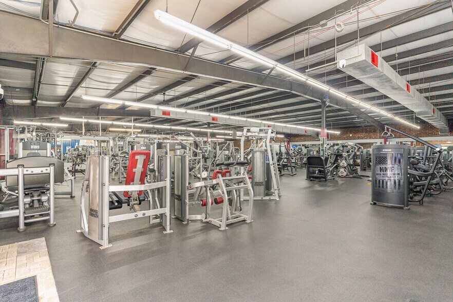 More Photos Of 3948 Forest Oaks Ln, Mebane Showroom For Sale