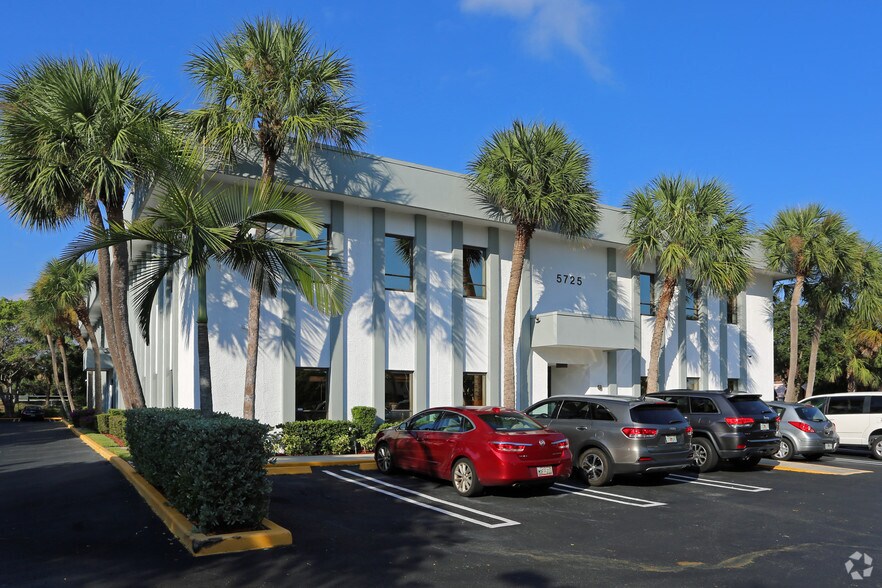 More Photos Of 5725 Corporate Way, West Palm Beach Medical For Lease