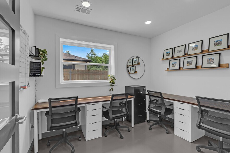 More Photos Of 836 N 1st St, Broken Arrow Coworking Space